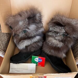 Pajar Black and Gray foxtrot Fur-Trimmed Boots